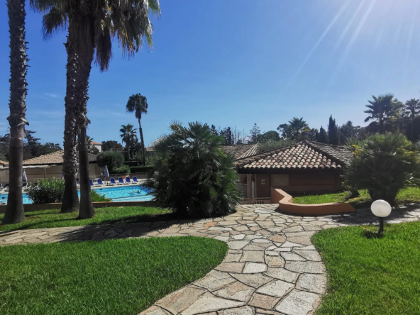 Appartement T3 avec terrasse et vue jardin à Bravone en bord de mer