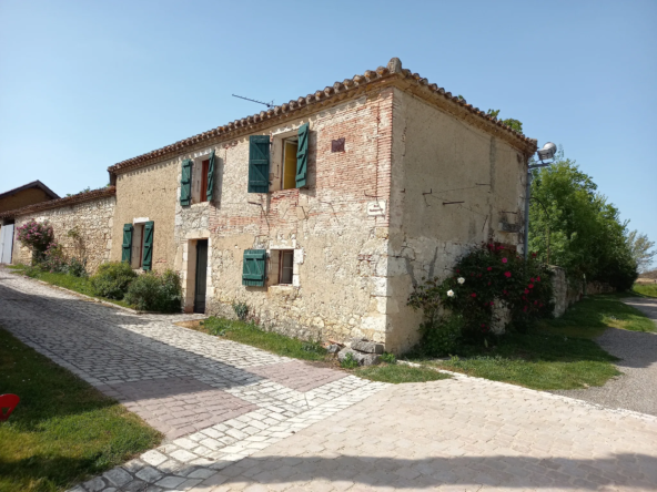 Charmante maison ancienne à rénover avec jardin à Mauvezin (Gers)