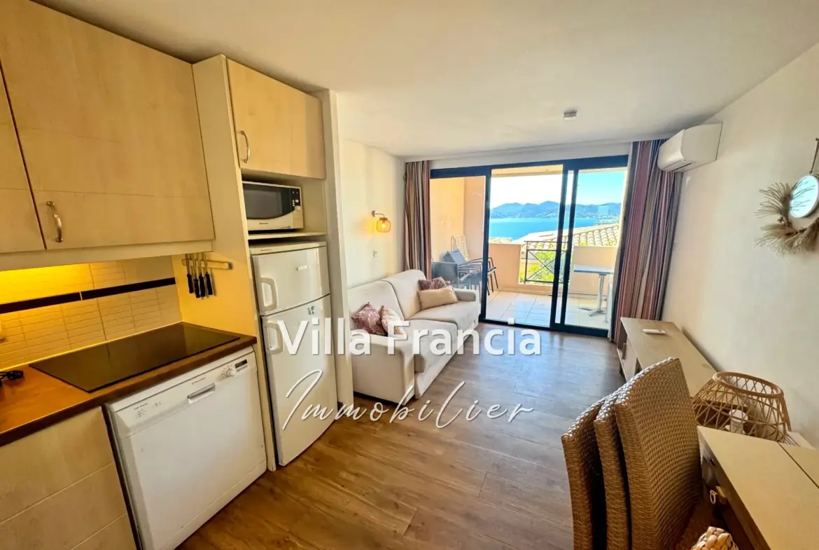 Bel appartement duplex 3 pièces avec vue mer à Cannes 