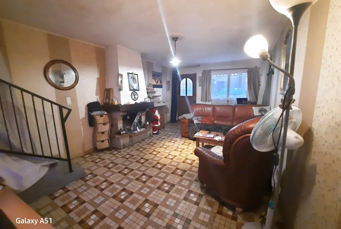 Maison à Quincy-Voisins avec grand potentiel et cour privée, proche commodités 