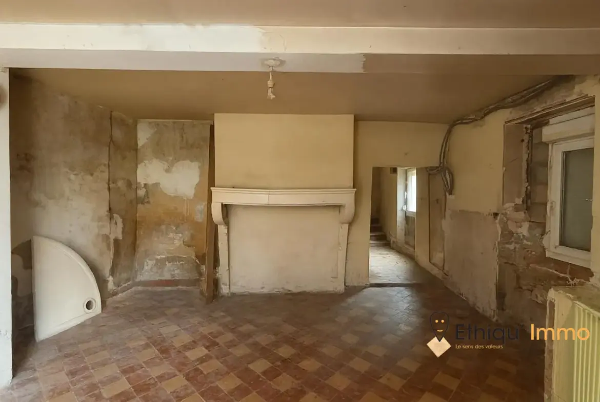 Maison à rénover de 220 m² à Ville-sur-Terre – Potentiel et possibilités d’aménagement 