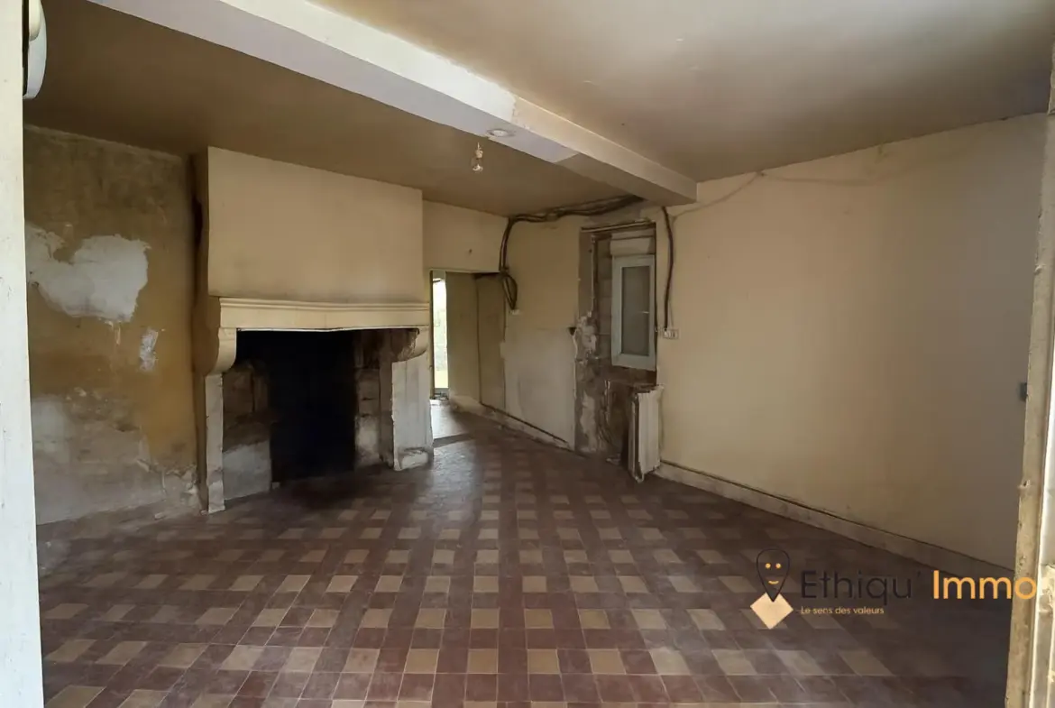 Maison à rénover de 220 m² à Ville-sur-Terre – Potentiel et possibilités d’aménagement 