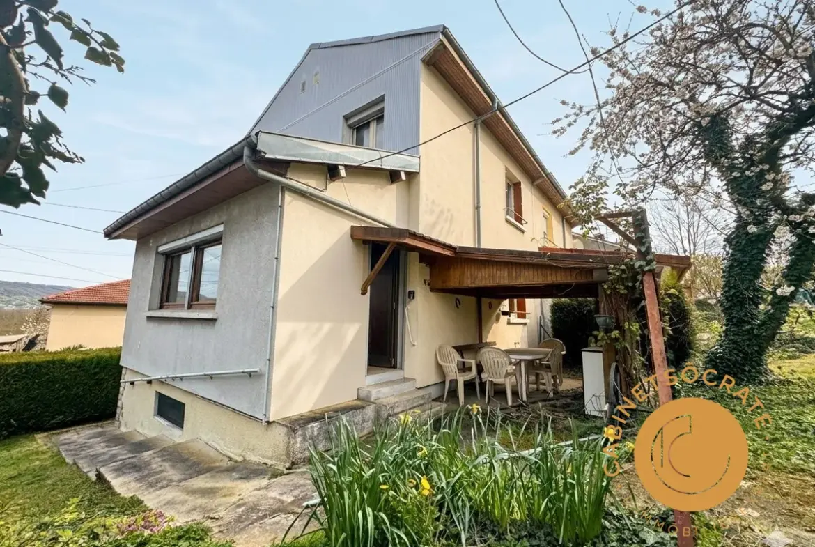 Maison à rénover avec jardin et garage à Pont-Saint-Vincent 