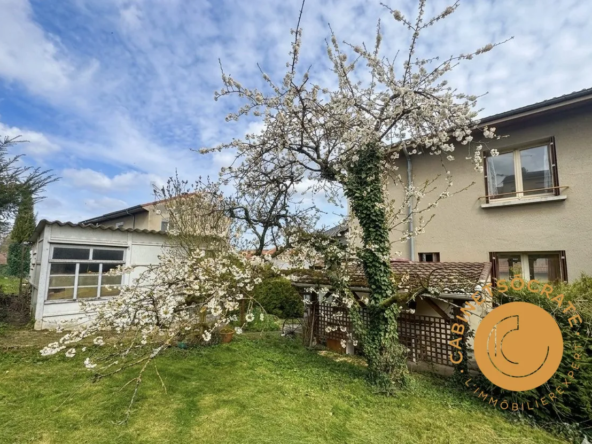 Maison à rénover avec jardin et garage à Pont-Saint-Vincent