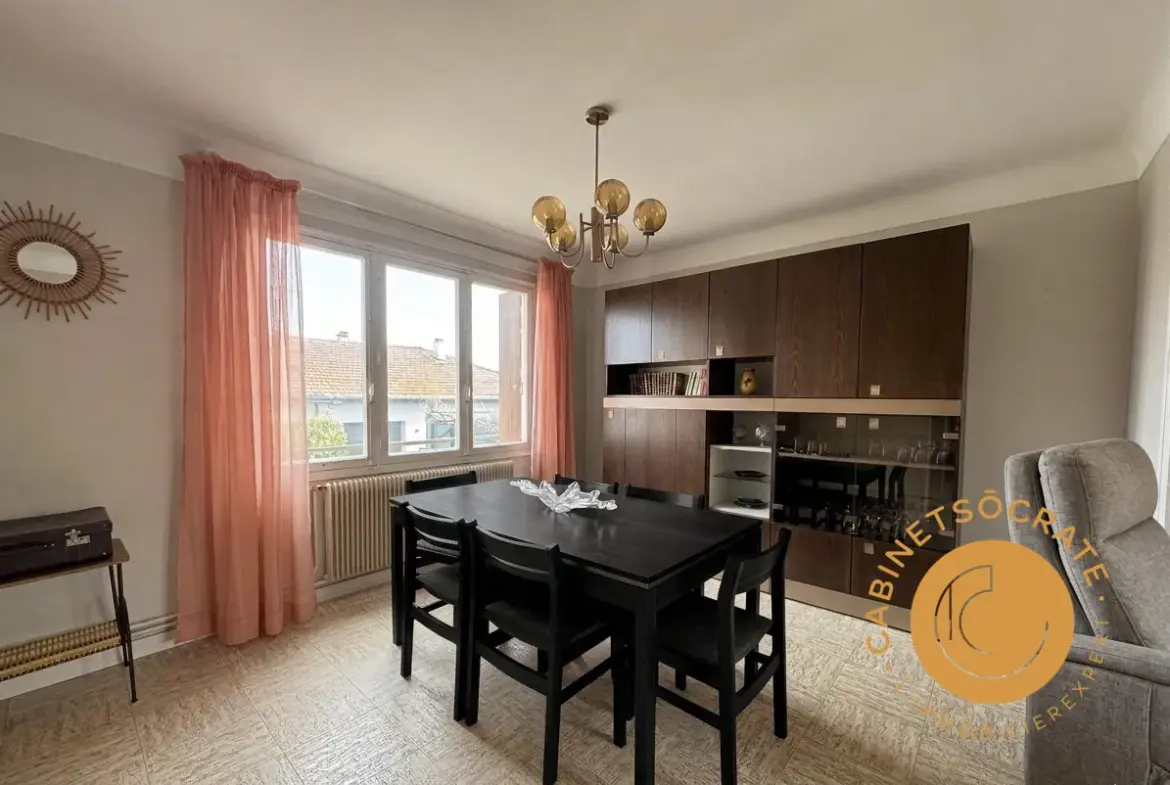 Maison à rénover avec jardin et garage à Pont-Saint-Vincent 