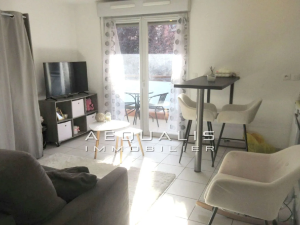 Studio à vendre à Saint-Laurent-Du-Var avec parking et locataire en place