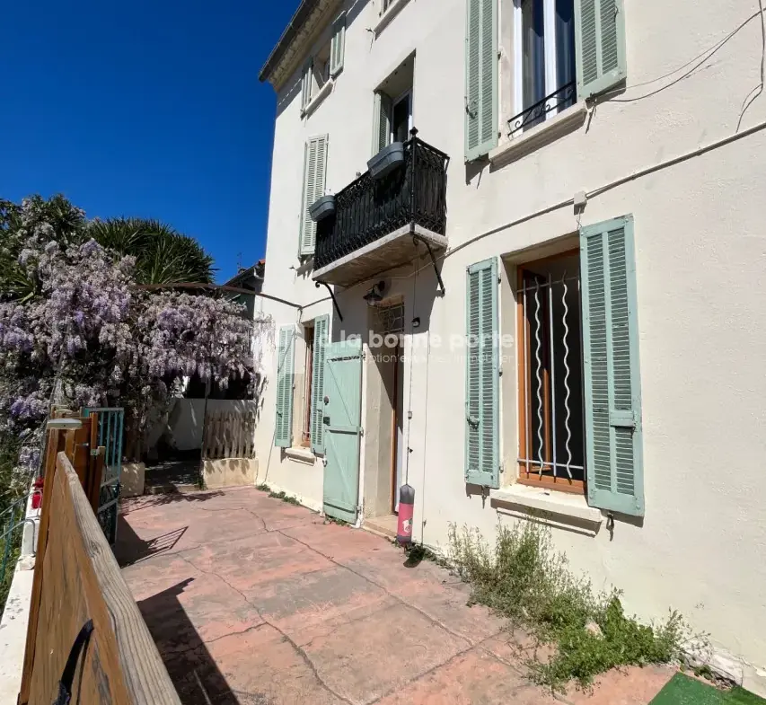 Bel appartement T3 avec terrasses à Toulon, proche plage des Mourillons 