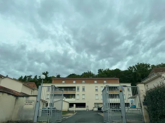 Appartement T2 loué à vendre à Trélissac, proche Périgueux, avec piscine et parking couvert