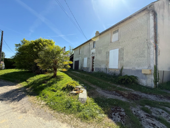 Maison briarde à rénover avec 4 chambres et grand terrain à Doué (77510)