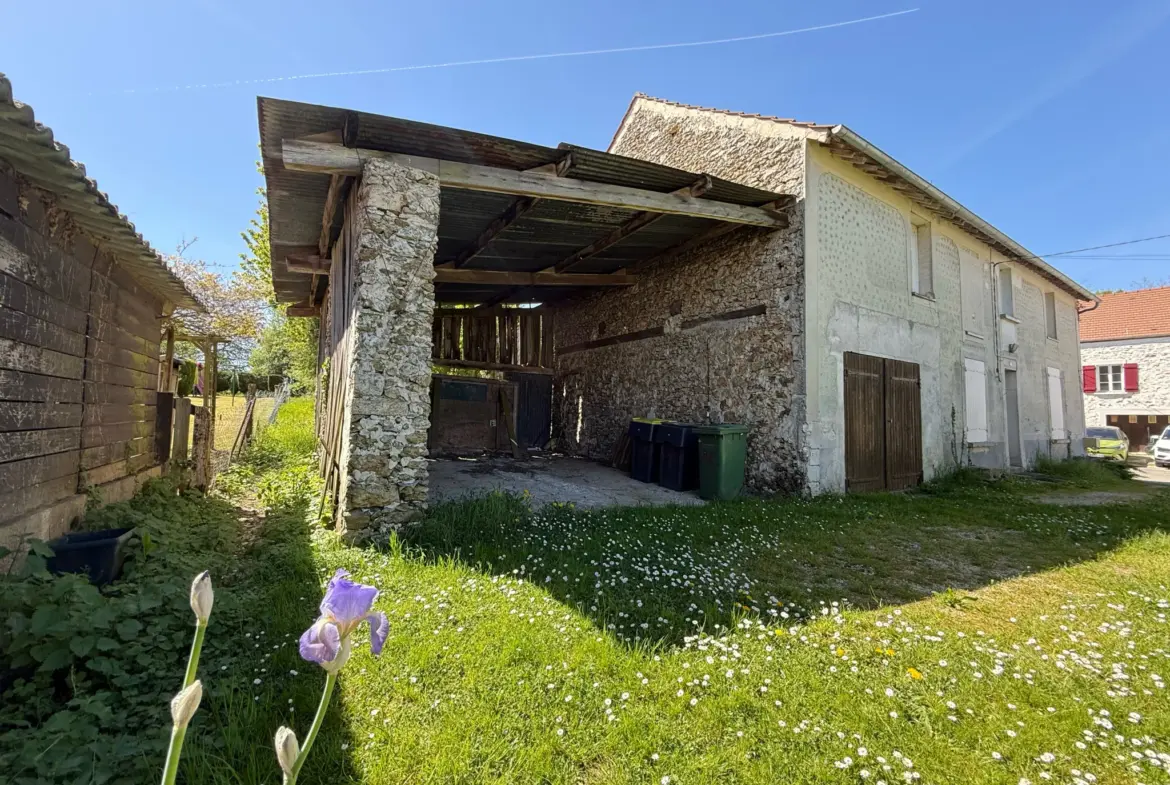 Maison briarde à rénover avec 4 chambres et grand terrain à Doué (77510) 