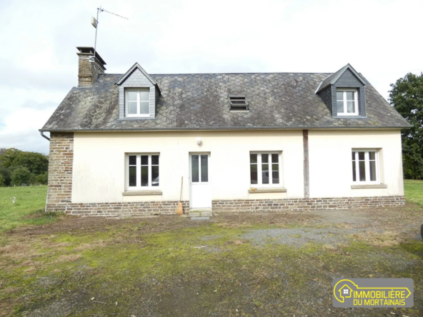 Maison de campagne à rénover à Saint-Hilaire-du-Harcouët avec grand terrain