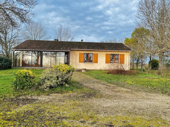 Belle maison de plain-pied avec vue dominante à Faux-en-Périgord