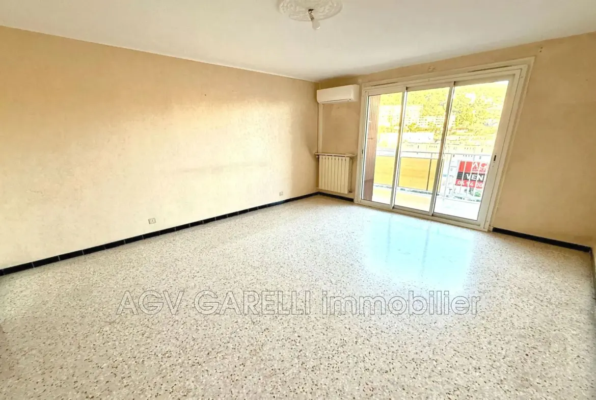 Appartement 3 pièces avec terrasse de Toulon Ouest, cave et ascenseur 