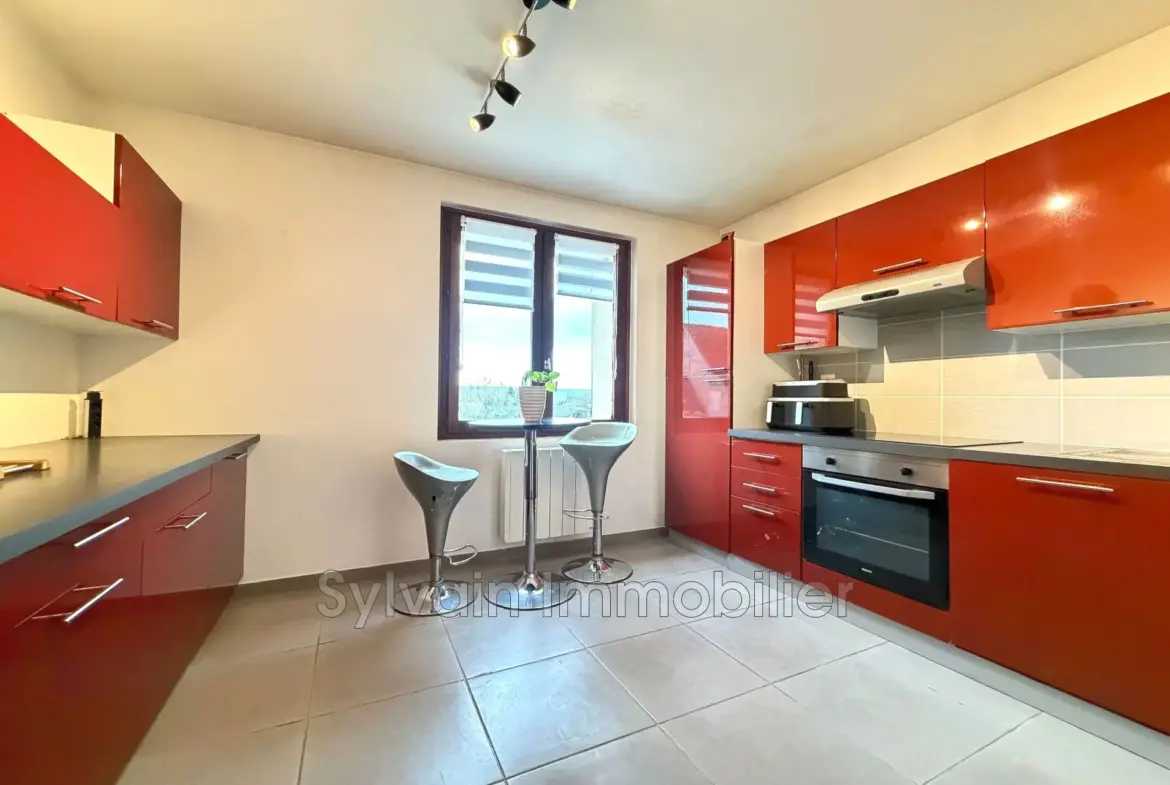 Belle maison familiale avec sous-sol et grand terrain à vendre près de Beauvais 