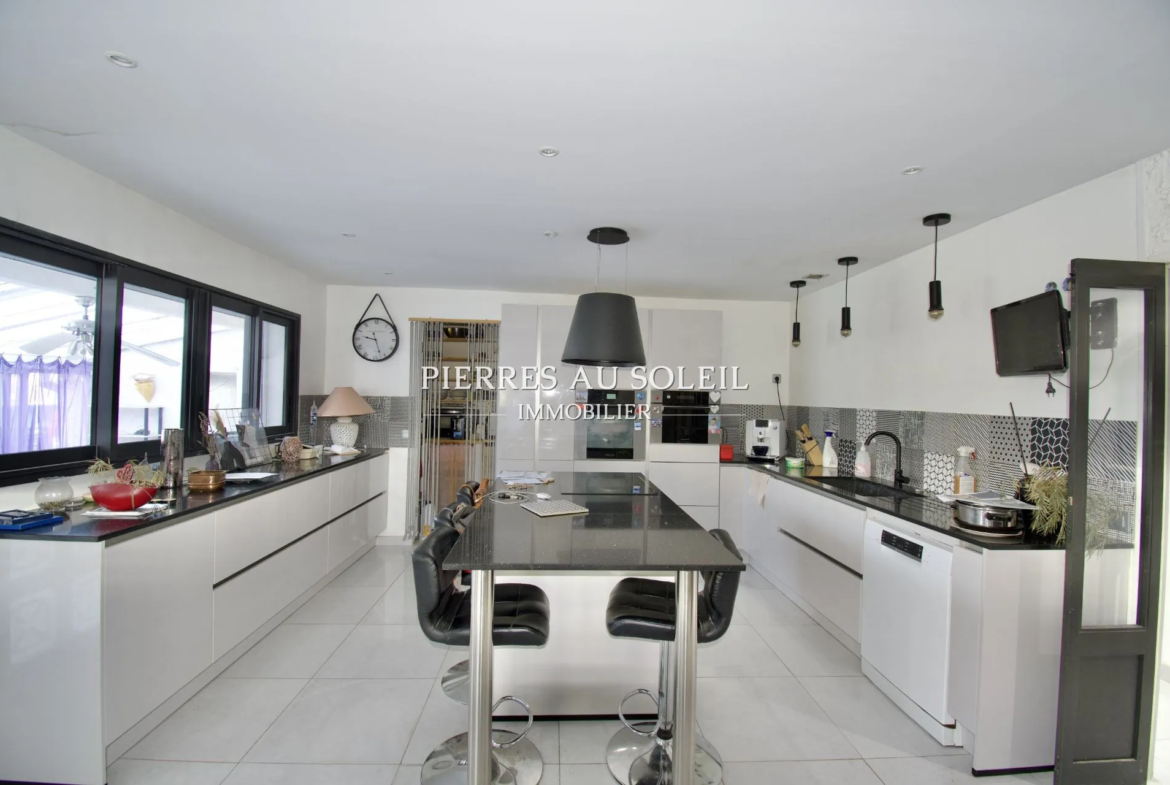 À vendre maison 5 pièces avec piscine et grand jardin à Bédarieux 