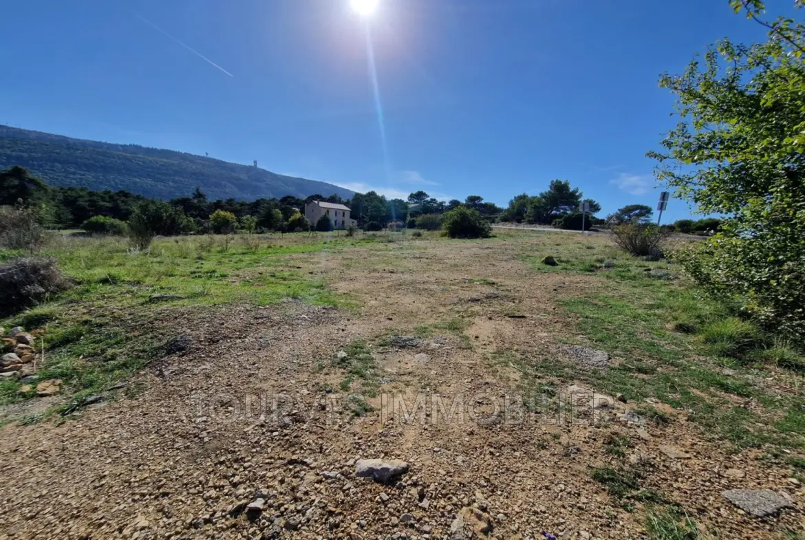 Terrain constructible de 1179 m² à Plan d'Aups Sainte-Baume avec vue panoramique 