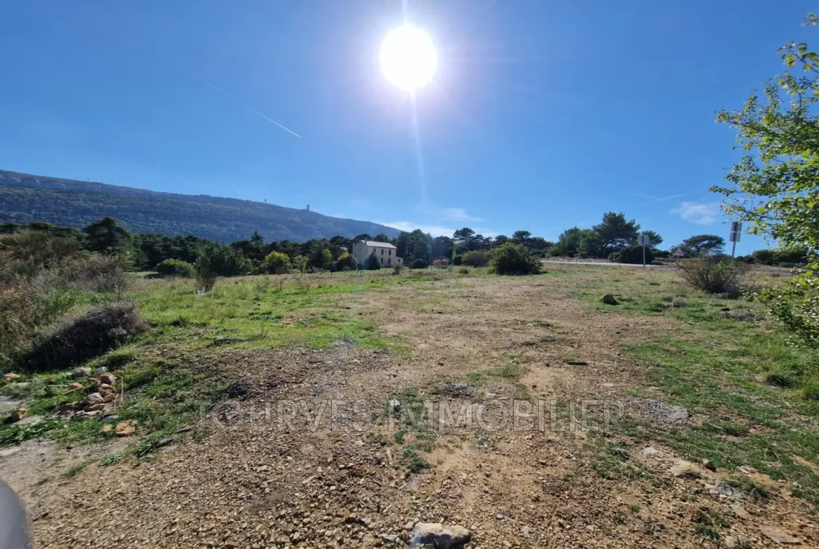 Terrain constructible de 1179 m² à Plan d'Aups Sainte-Baume avec vue panoramique 
