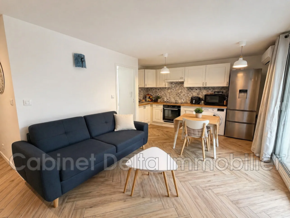 À vendre T2 rénové avec terrasse à Six-Fours-les-Plages, proche plages et commerces