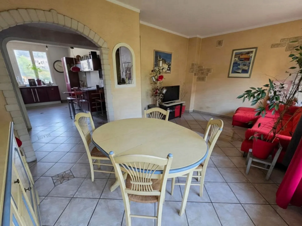 Appartement 5 pièces de 109 m² à Marseille La Valentine avec parking et cave