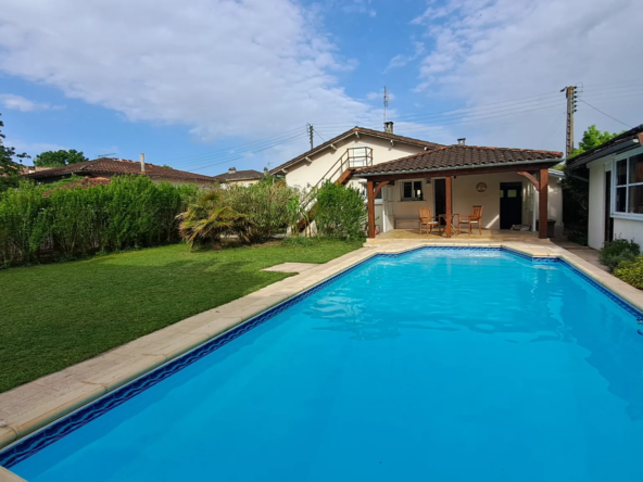 Villa de plain-pied avec piscine et jardin à Villeneuve-sur-Lot