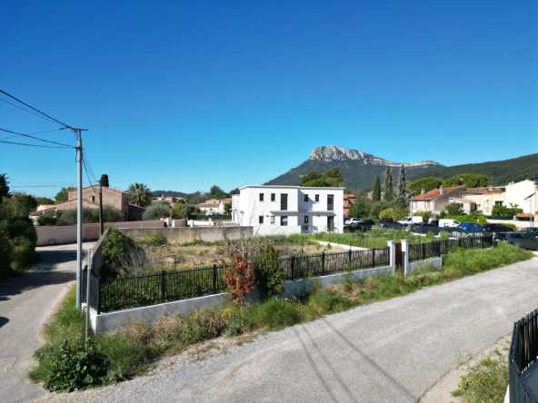 Terrain à bâtir de 441 m² à La Farlède, environnement calme et ensoleillé