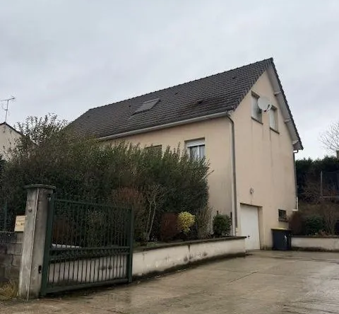 Maison à vendre à Vivier-au-Court – 147 m² avec jardin et garage