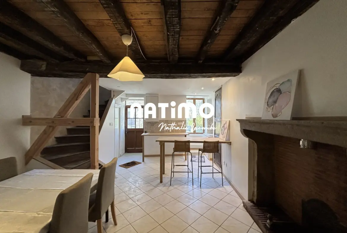 Maison de village rénovée à Flavigny-sur-Ozerain, charme et authenticité 