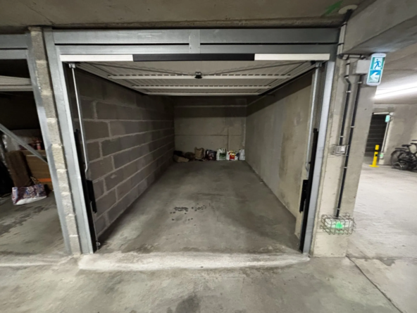 Garage fermé en sous-sol à Rennes - Stationnement sécurisé 16 m²