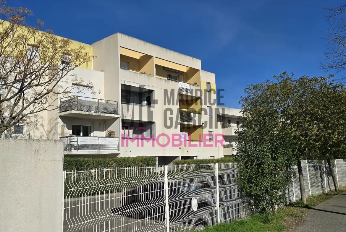Parking aérien sécurisé à vendre face au lycée René Char à Avignon 