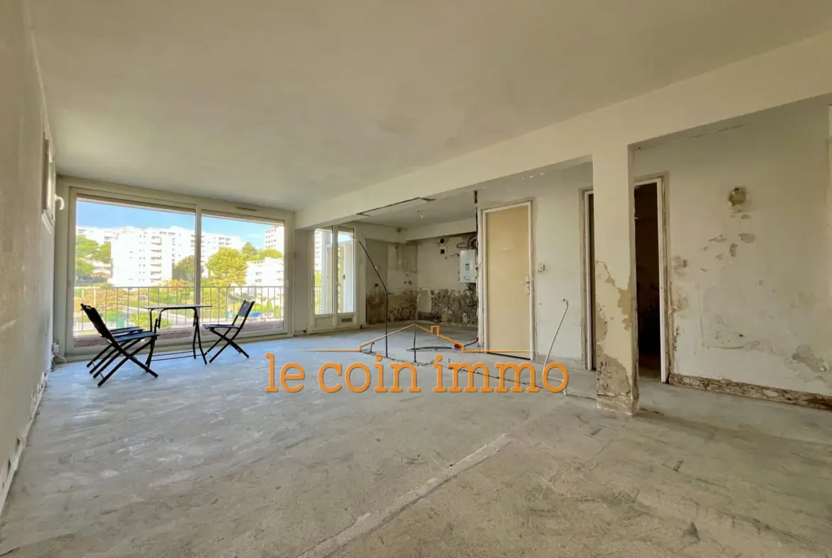 Appartement à rénover de 60 m² à Antibes avec terrasse et parking sécurisé 