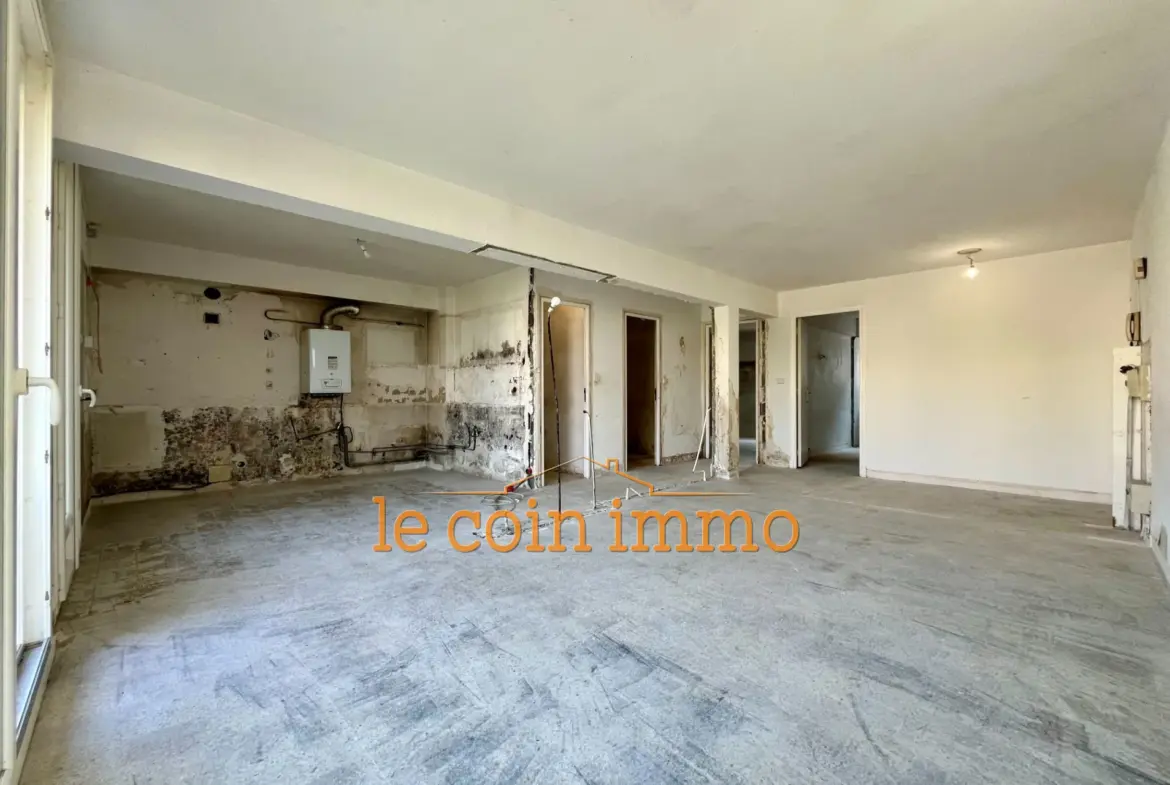 Appartement à rénover de 60 m² à Antibes avec terrasse et parking sécurisé 