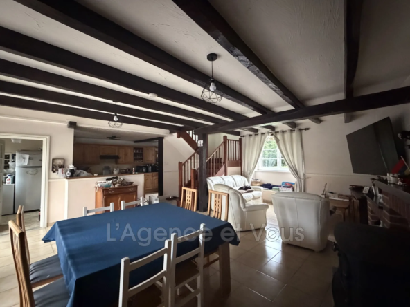 Maison en pierre à Le Tronchet avec 3 chambres et dépendance - Charme et authenticité