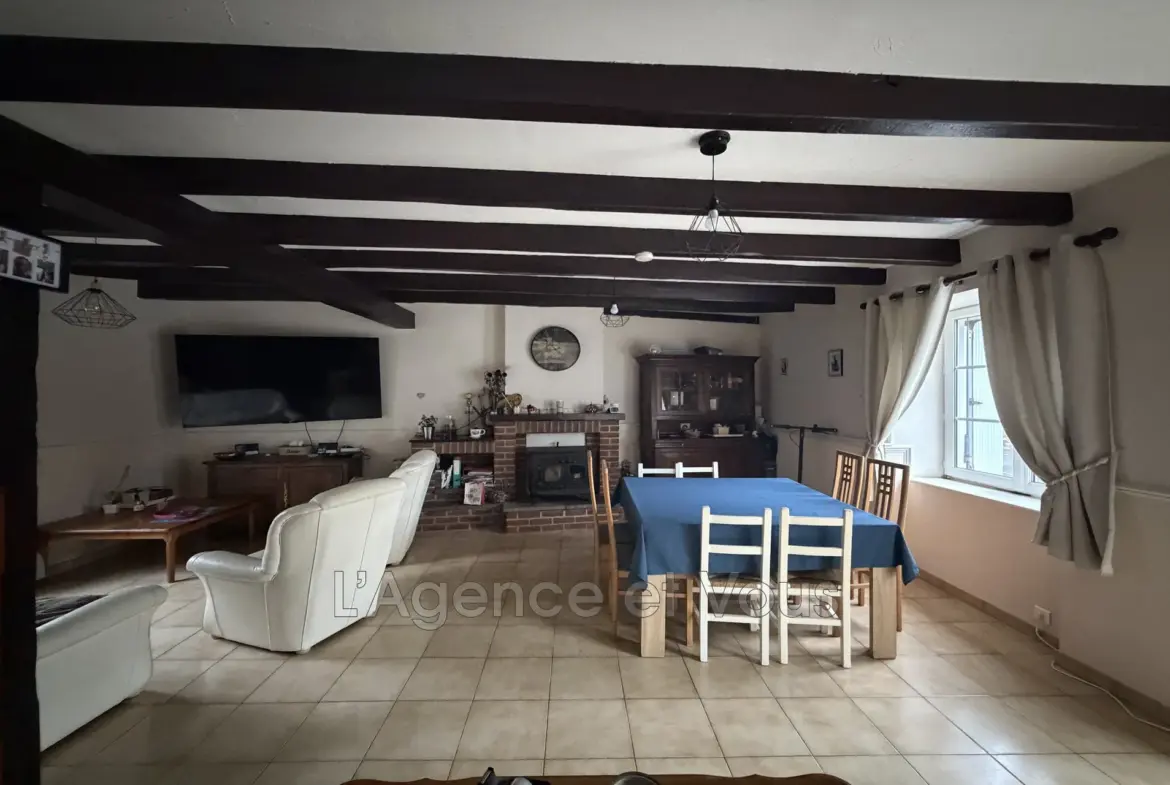 Maison en pierre à Le Tronchet avec 3 chambres et dépendance - Charme et authenticité 