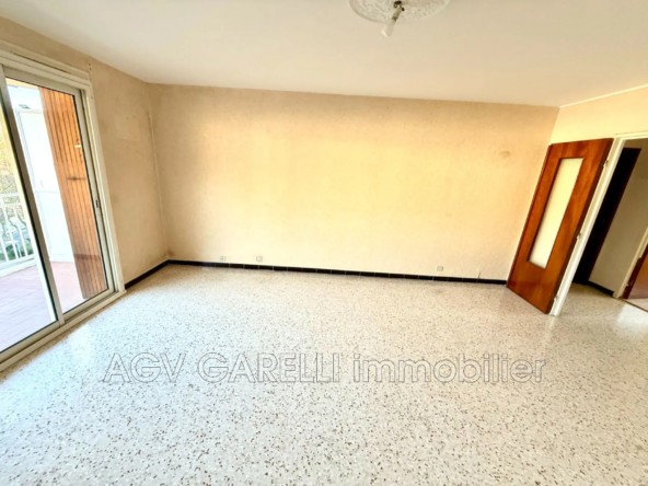 Bel appartement 3 pièces avec terrasse, cave et parking à Toulon Ouest