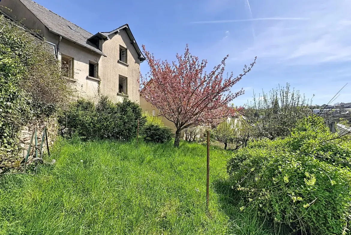 Maison ancienne de 150 m² avec jardin et garage au Monastère, proche Rodez 