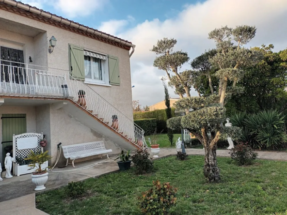 Grande maison 4 chambres avec jardin et garage à Villegailhenc