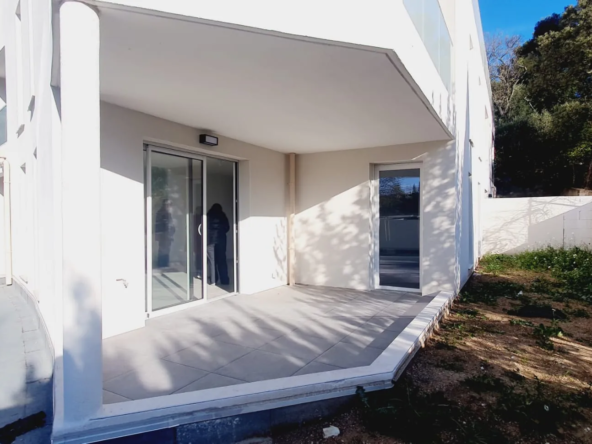 Appartement 3 pièces neuf avec terrasse sud à Nîmes en rez-de-jardin