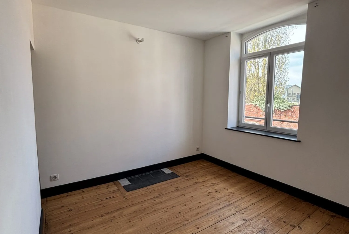 Maison à vendre à Tourcoing de 84m² avec jardin, entièrement rénovée et lumineuse 