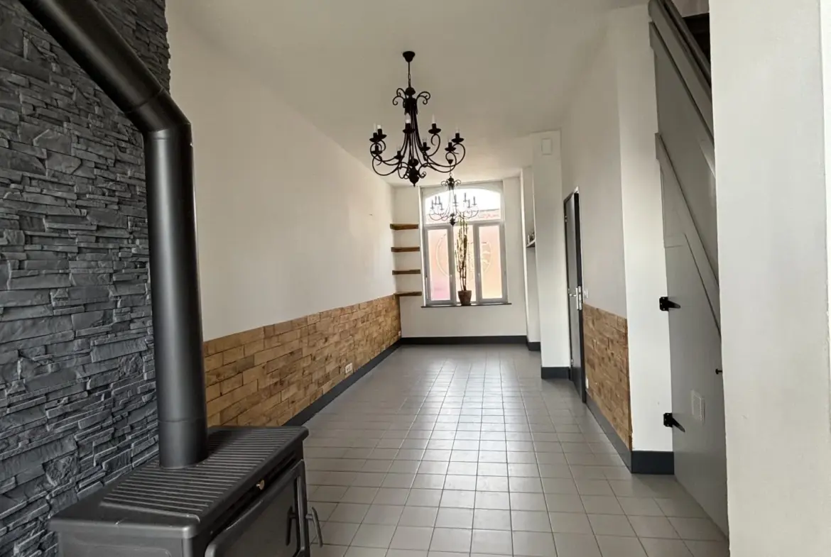 Maison à vendre à Tourcoing de 84m² avec jardin, entièrement rénovée et lumineuse 