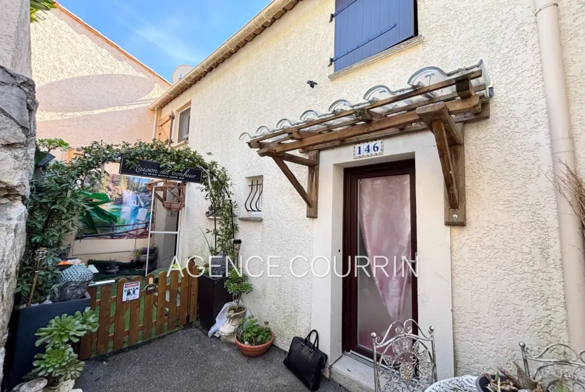 Maison 2/3 pièces à vendre à Saint-Vallier-de-Thiey avec terrasse et piscine 