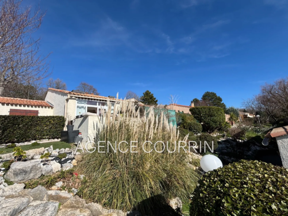 Maison 2/3 pièces à vendre à Saint-Vallier-de-Thiey avec terrasse et piscine