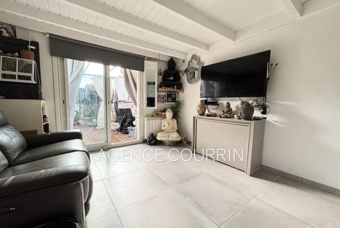 Maison 2/3 pièces à vendre à Saint-Vallier-de-Thiey avec terrasse et piscine 