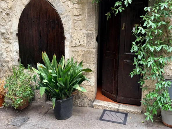Maison de village à Vence avec fort potentiel et emplacement exceptionnel