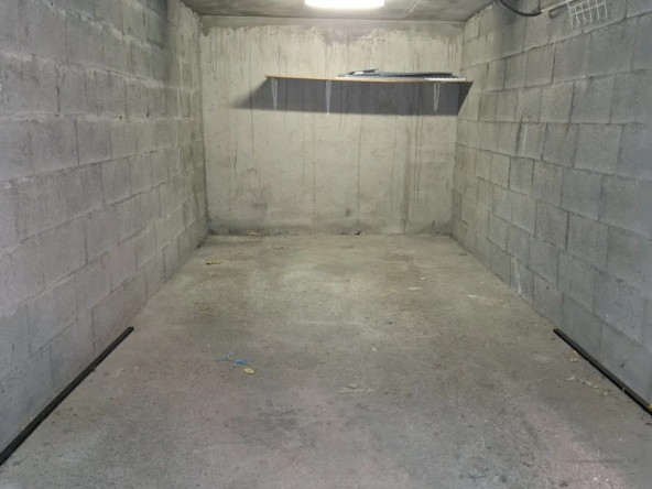 Garage en sous-sol à vendre à Grenoble - 16 m² sécurisé avec électricité