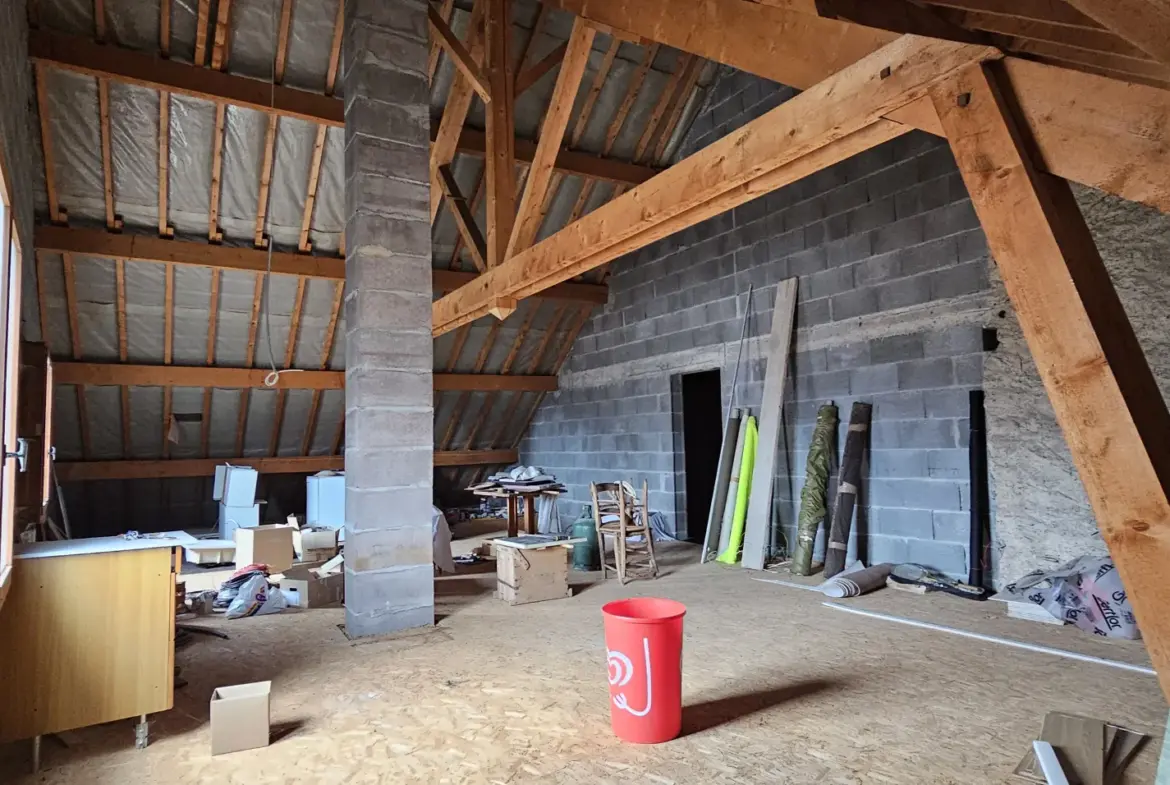 Grandes combles de 160 m2 à Corps (Isère) avec possibilité d'appartement T5 
