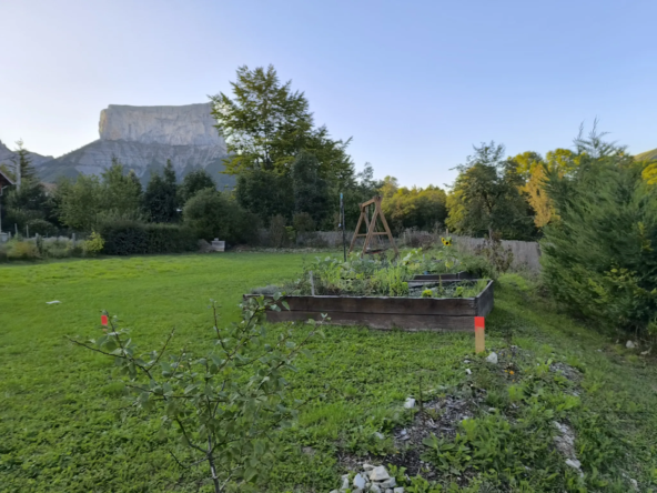Terrain constructible de 500 m² avec vue panoramique à Chichilianne