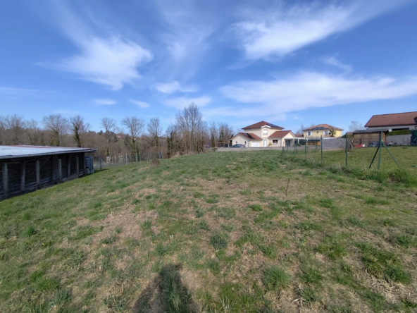Terrains constructible de 1200 m² à Paladru avec permis valable jusqu'en 2028