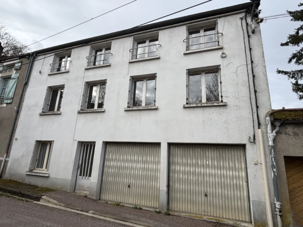 Immeuble à rénover avec deux appartements et garages proche station thermale à Bourbonne les Bains