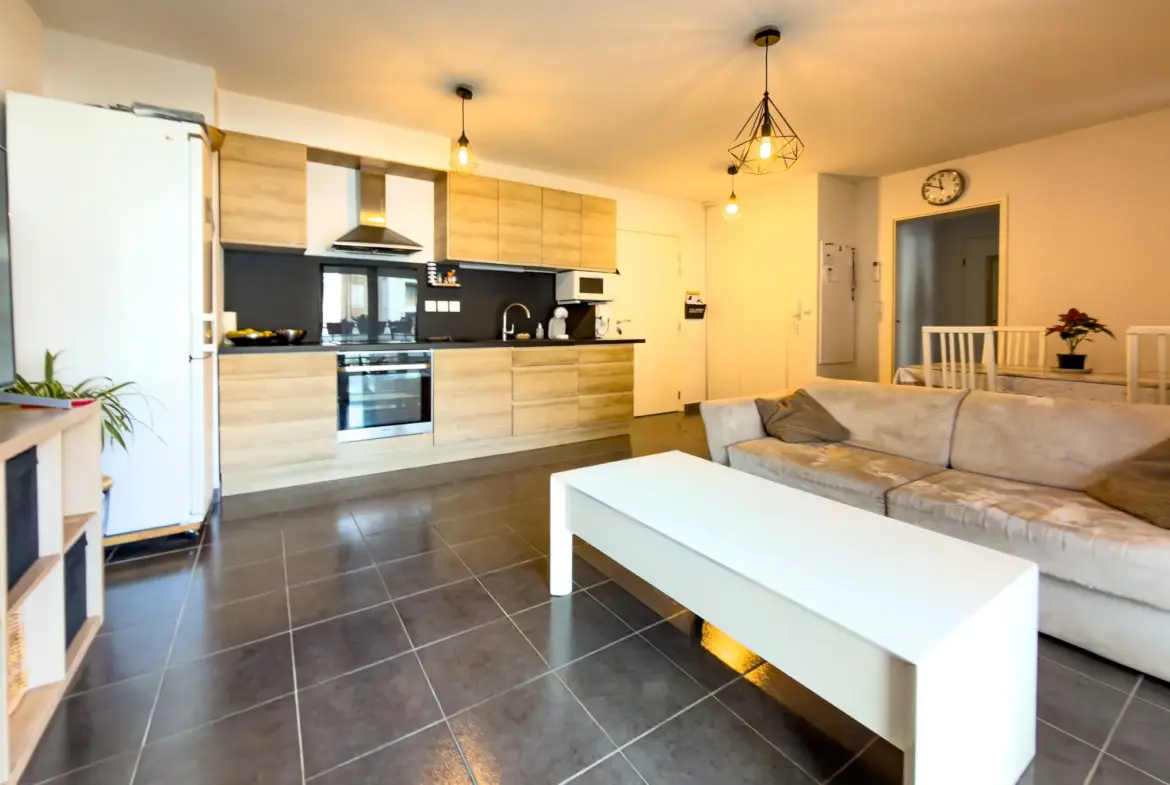 Appartement 3 pièces avec terrasse dans résidence sécurisée à La Londe Les Maures 