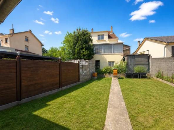 Maison rénovée 4 pièces avec jardin et parking à Hayange